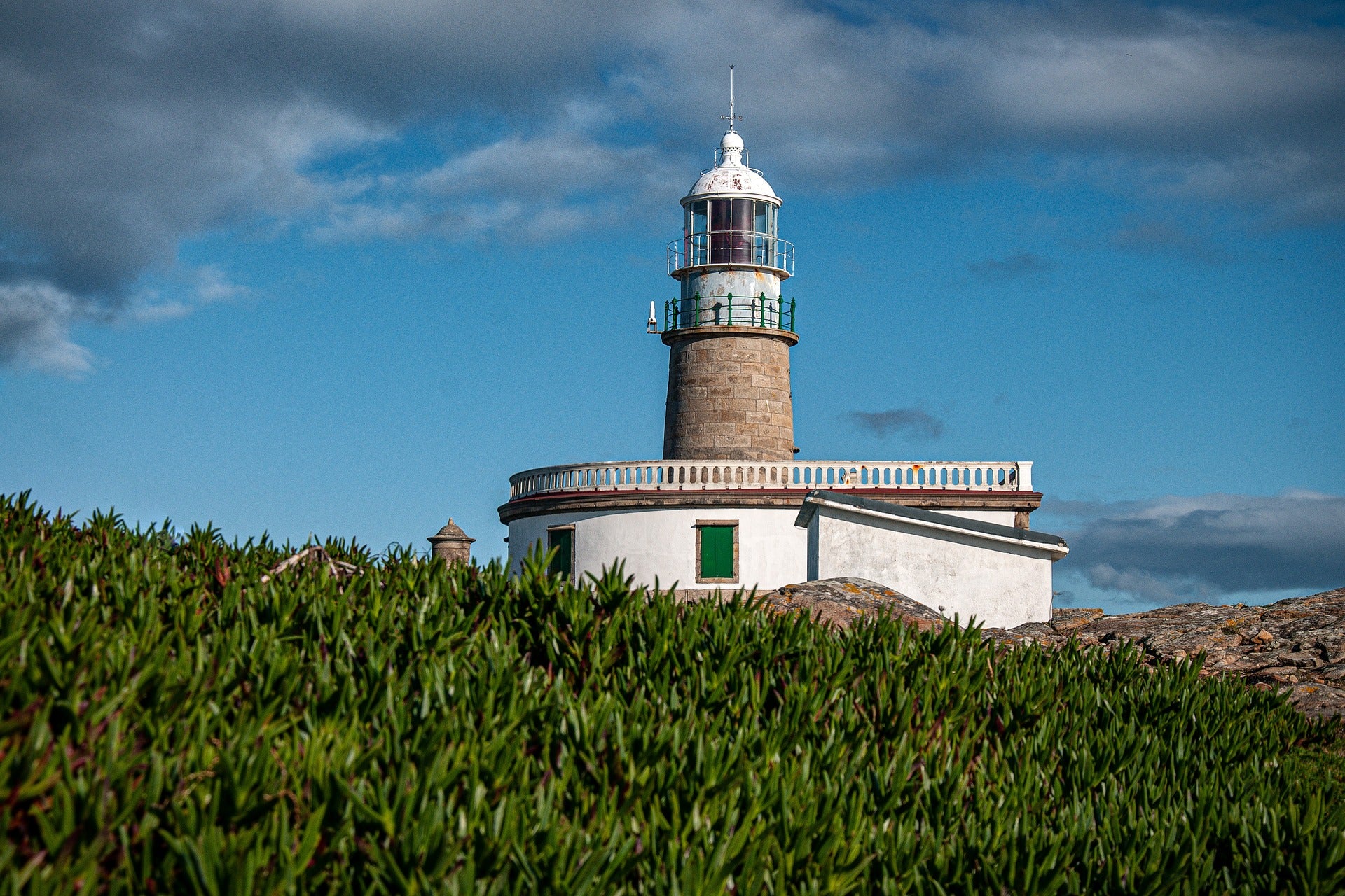 files/lighthouse-6406053_1920.jpg